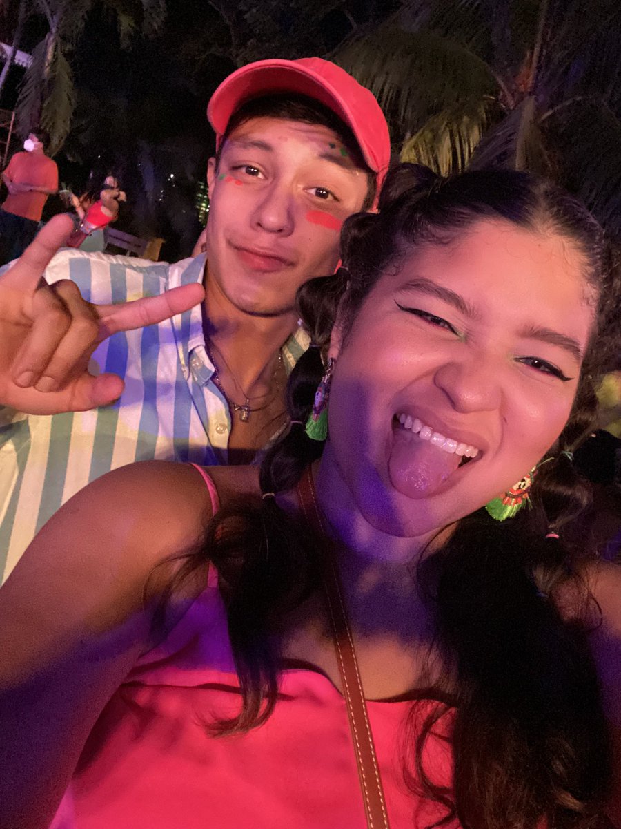 lauriita0424's tweet photo. Hey MED 17 la dio 🔥🔥😎😎 Mis amixx y yo la dimos y bien duro❤️ @wpmedup #NutriTeam 👌🏼 https://t.co/vp4AFOAveW