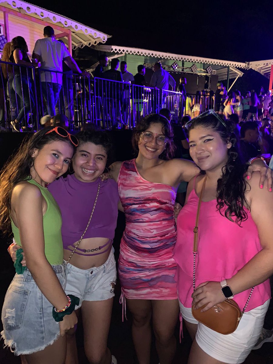 lauriita0424's tweet photo. Hey MED 17 la dio 🔥🔥😎😎 Mis amixx y yo la dimos y bien duro❤️ @wpmedup #NutriTeam 👌🏼 https://t.co/vp4AFOAveW