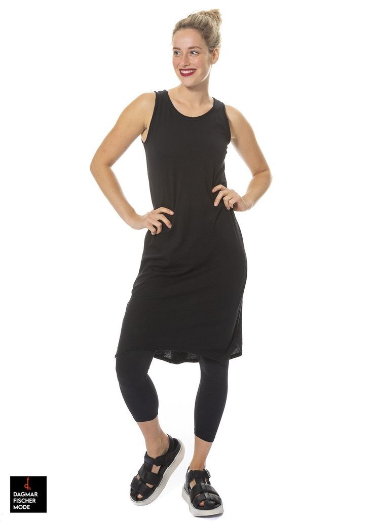 Trägerkleid THE REAL THING von BLACK by K&amp;M in black - breite Träger, Rundhalsausschnitt, hinten länger, abgerundeter Saum, gerade Form > > > > > #blackbykenm #knm #kenm #kandm #black #fashion #dagmarfischermode #dagmar #fischer… bit.ly/3xWwQYI bit.ly/DFM-D