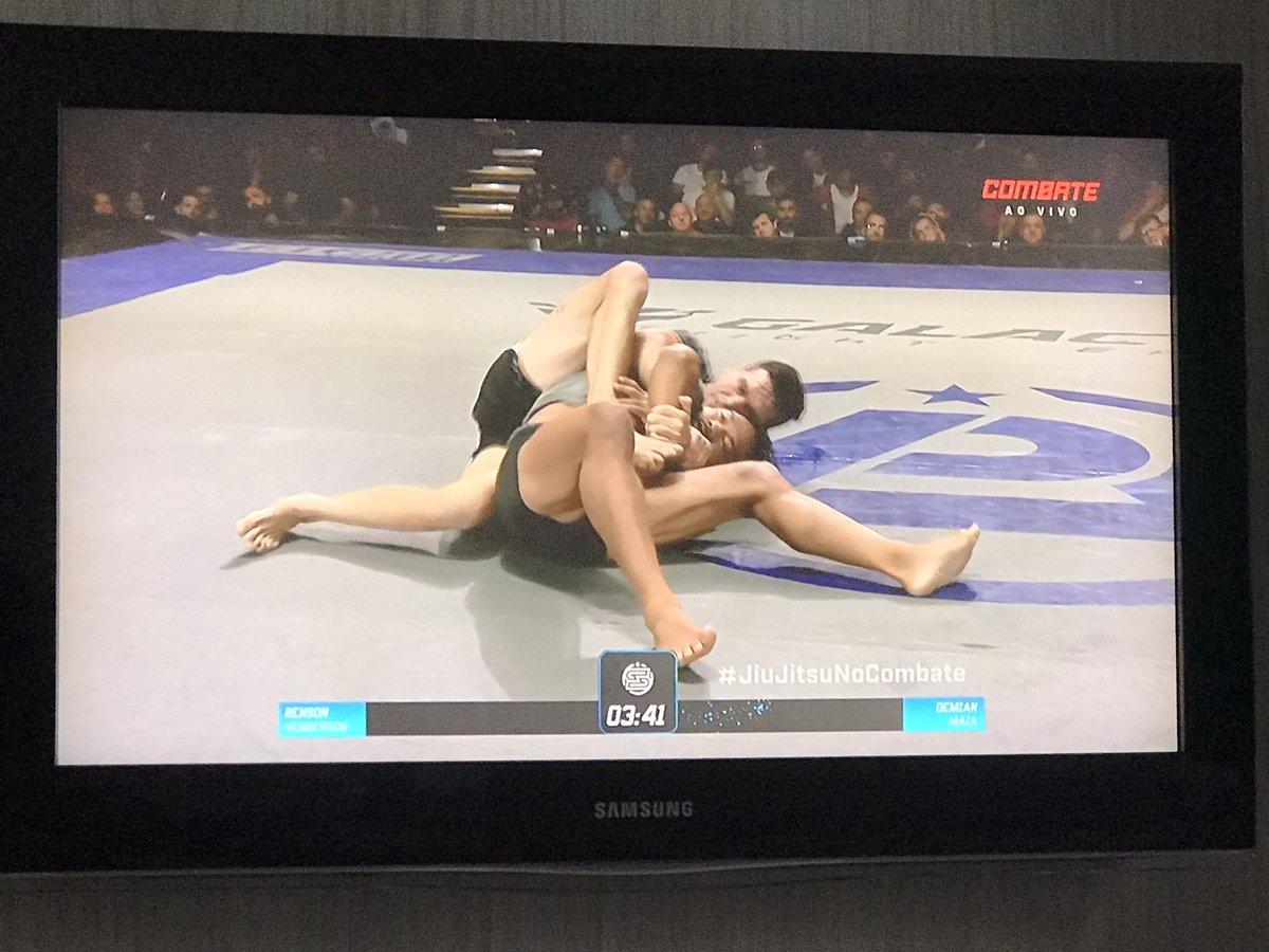BrunoBocaRG's tweet image. Assistindo o Polaris com os comentários do grande e amigo @MuzioDeAngelis #JiuJitsuNoCombate
