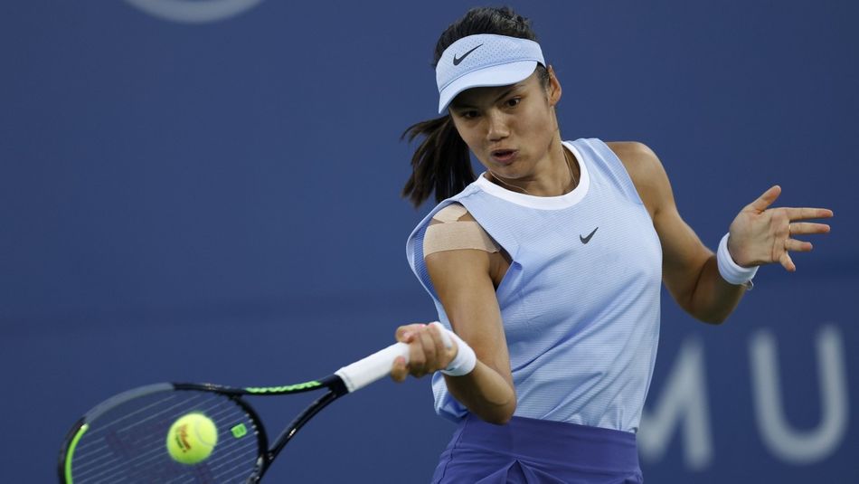 EmmaMasterplan's tweet image. Emma has been seeded No.10 and her first round match at Wimbledon will be a rematch with world number 46 Alison Van Uytvanck. Emma has already defeated her once in the Challenger Chicago in 2021 (7-6 6-3) 🐛🍓 .