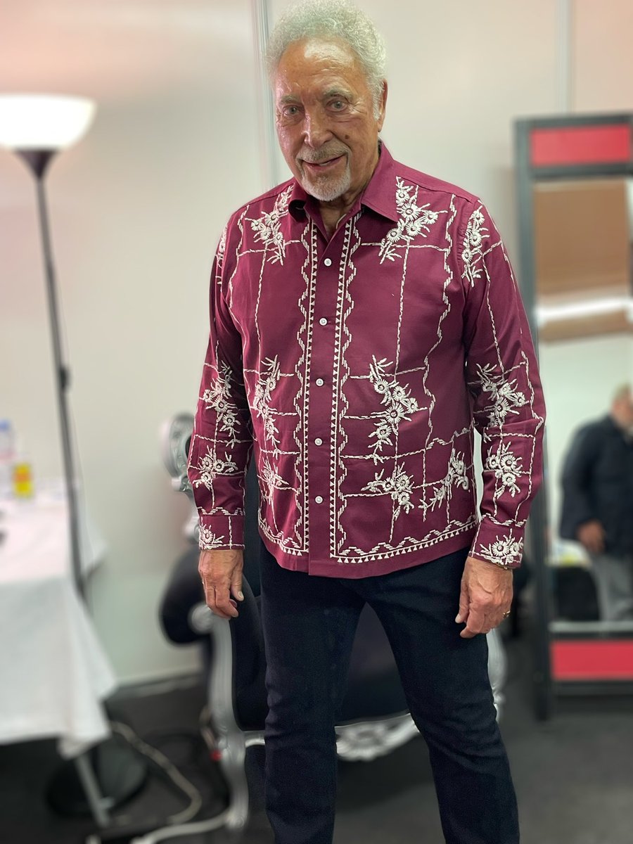 RealSirTomJones's tweet photo. Let’s have a fiesta tonight Barcelona! 🪅🇪🇸💃 https://t.co/npEf2kvqWZ