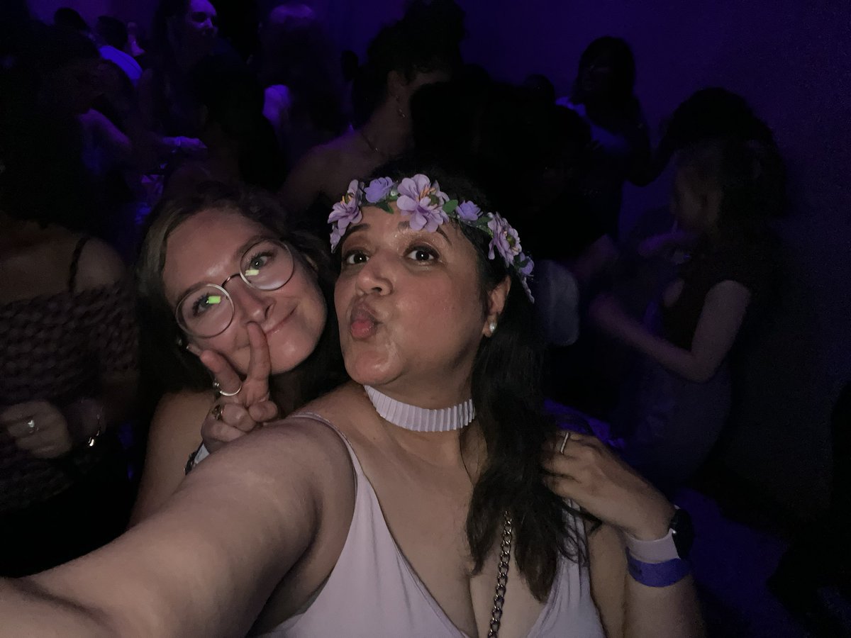 nazsyed's tweet photo. An amazing night with some amazing ARMY friends at #purplebash Thanks @userbfIy for hosting a night filled with the best of @BTS_twt beats. #TorontoARMY https://t.co/GKXP1PDmSZ