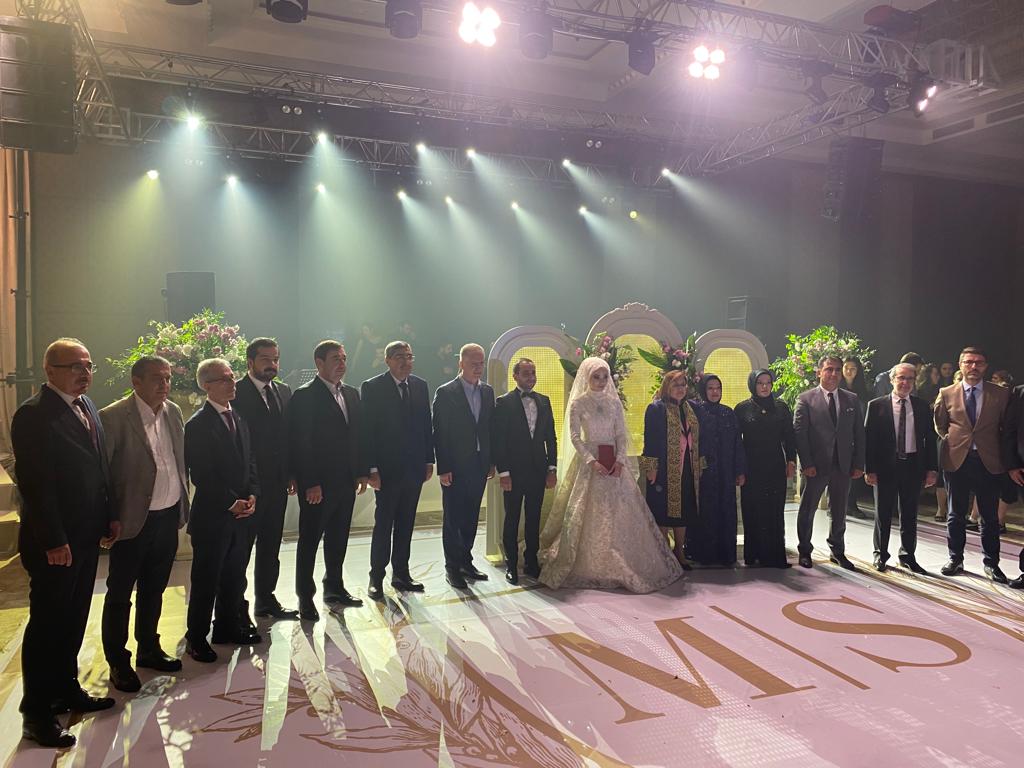 EyupOzkececi's tweet photo. İl yönetim kurulu üyelerimiz ile birlikte geçmiş dönem İl Yönetim Kurulu Üyemiz Sn @serhat_celenk ile Merve Ata Hanımefendi'nin mutlu günlerine şahitlik ettik.

Ata ve Çelenk ailelerini tebrik eder; genç çiftimize iki cihan saadeti dilerim. https://t.co/30wsU3DHsp