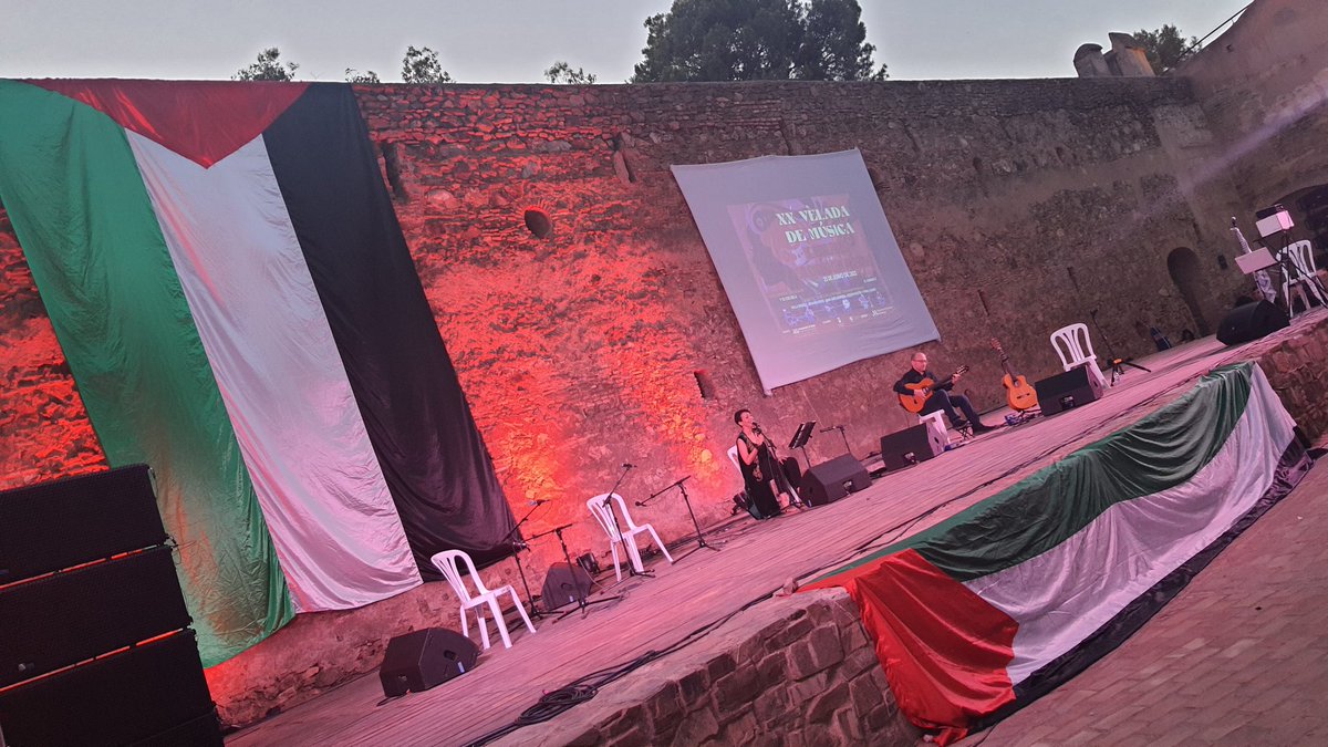 ruthdefrutos's tweet photo. 🇵🇸 Comienza la 20° Velada de #Música por #Palestina organizada por @alqudsandalucia en #Malaga 

🎙#Larutadeladignidad
@ganimirzo #ibrahimkeivo #neylabenbey 
#JuanJoseBarreda
#JoseanMartin
#SiHombreSi
#esalimdanzaoriental https://t.co/IDI5JkQNhr