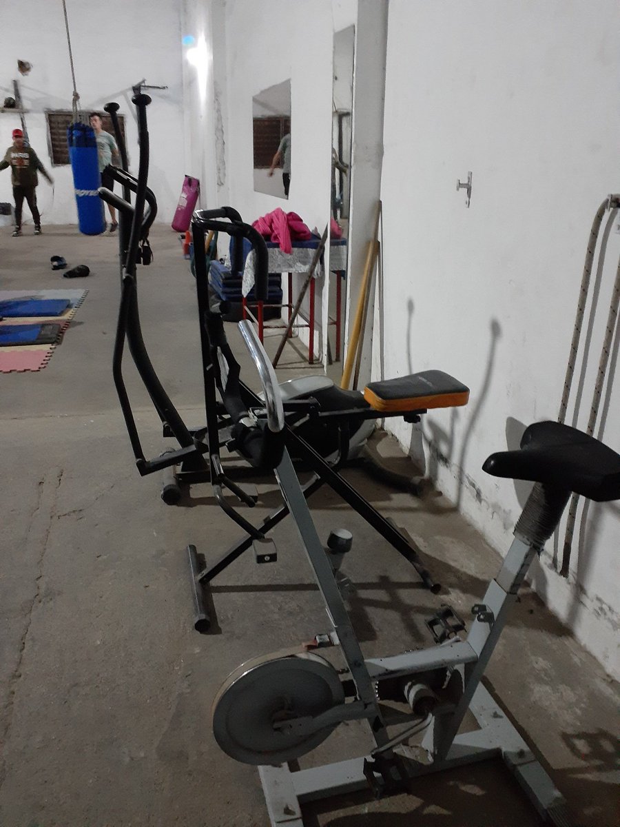 pajaromil's tweet photo. Estuvimos visitando junto a @Lucho_Alba a Ornella, profe responsable del Gimnasio Social en Barrio Alberdi, nos comento el trabajo solidario que realiza con mas de 30 chicos del sector. 
GRAN ESFUERZO Y TRABAJO!!! 
#EquipoJuanJure
#TrabajoSocial https://t.co/Lb01vL33uf