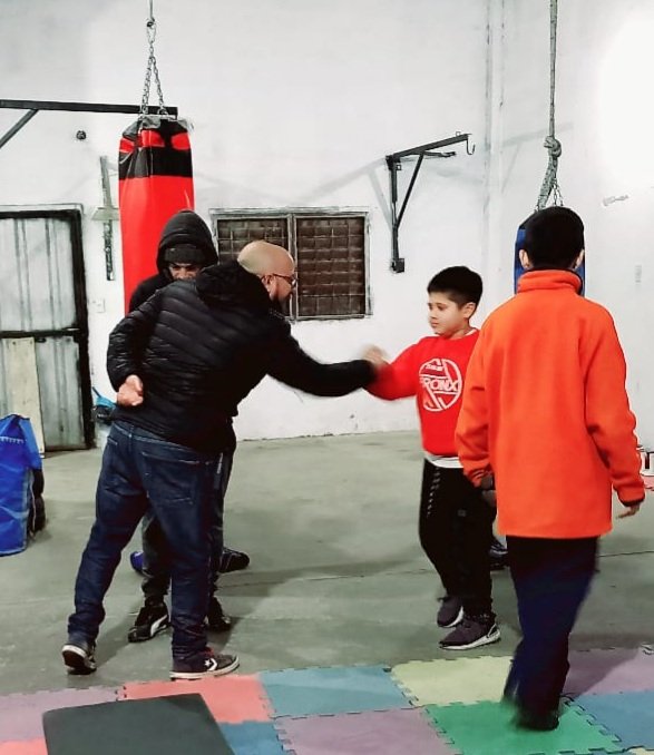 Estuvimos visitando junto a <a href="/Lucho_Alba/">Luciano Albanesi R4</a> a Ornella, profe responsable del Gimnasio Social en Barrio Alberdi, nos comento el trabajo solidario que realiza con mas de 30 chicos del sector. 
GRAN ESFUERZO Y TRABAJO!!! 
#EquipoJuanJure
#TrabajoSocial