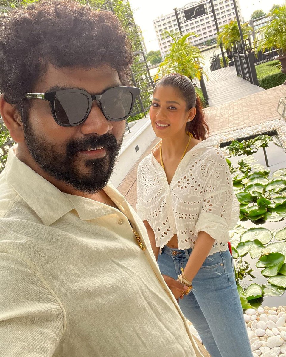 razmihere's tweet photo. #NayantharaVigneshShivan Recent Photos
#Nayanthara #vigneshshivan https://t.co/8zo9RZUOh9