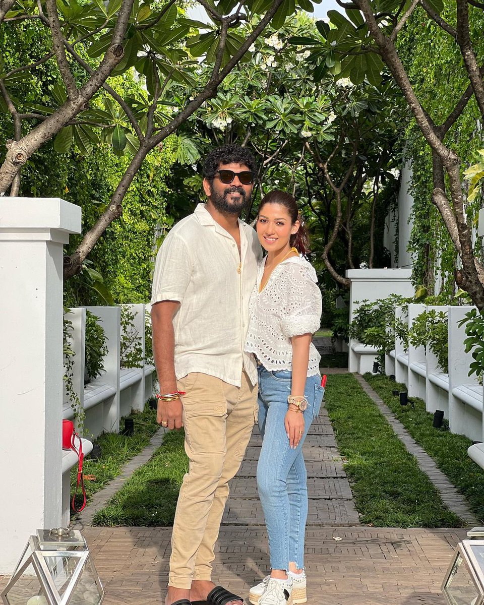 razmihere's tweet photo. #NayantharaVigneshShivan Recent Photos
#Nayanthara #vigneshshivan https://t.co/8zo9RZUOh9