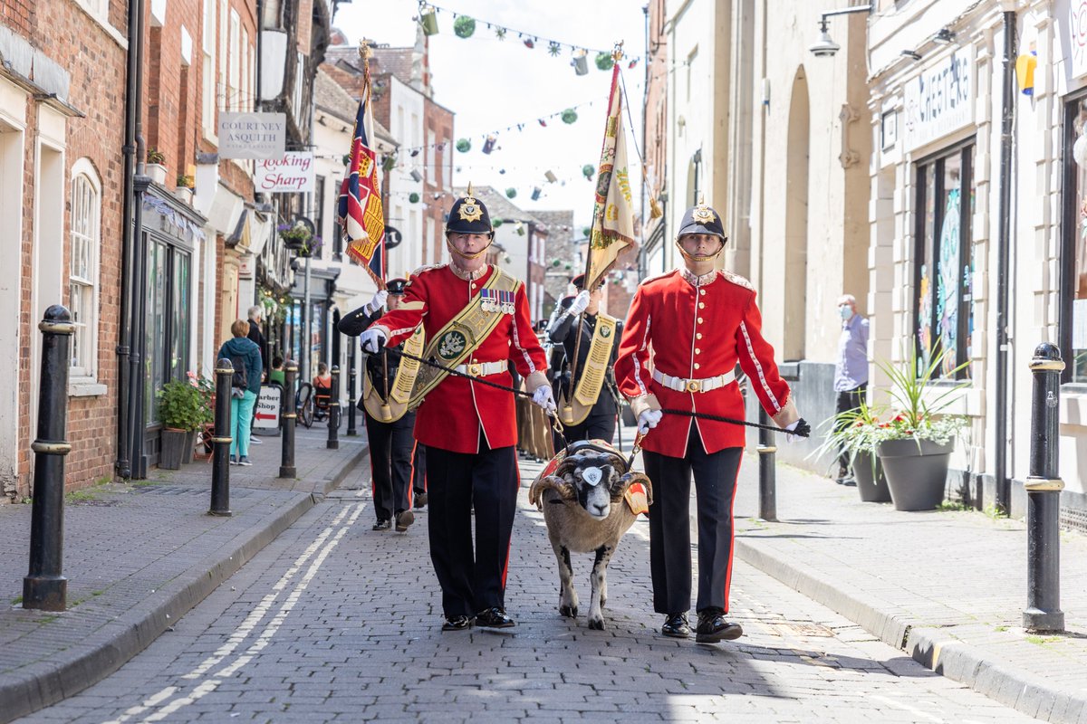 myworcester's tweet photo. Worcester city centre this morning where the 2nd Battalion, The @MercianRegiment , which was given the freedom of the city in 2007, marched through the streets of Worcester for @ArmedForcesDay. https://t.co/cGJBmCD7t3