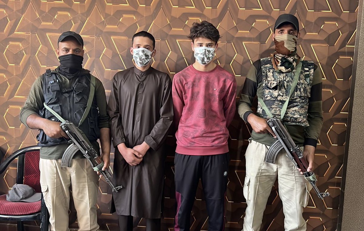 DailyExcelsior1's tweet photo. J&K | Two youths apprehended for attacking and grievously injuring a student with a sharp edged weapon in #Parraypora area of #Srinagar. Case registered in Sadar Police station and investigation taken up: J&K Police https://t.co/fPG3dEqy5K