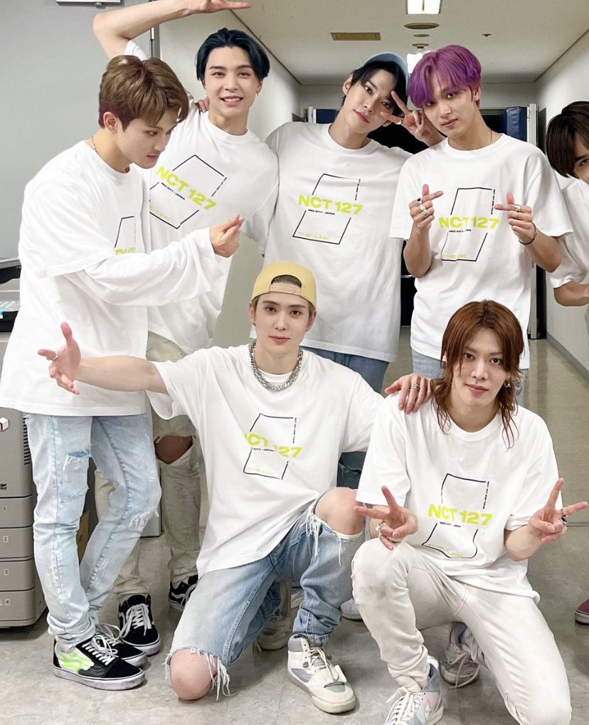 yum4rk's tweet photo. MARK DOESN’T CARE ANYMORE, HE JUST LOVES YUTA SO WHAT 🤭 https://t.co/XM9kn4fCDC