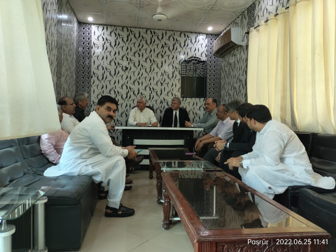 AbidSZuberiASC's tweet photo. A lovely meet-up with our dear friends & supporters from Pasrur, Punjab.
Pasrur Bar Association 25.06.2022
#AbidSZuberi #AbidZuberi #AbidShahidZuberi #SupremeCourt #PresidentSupremeCourtBar
#ElectionSCBA
#PresidentSCBA
#ASC #Lawyer #Punjab #Pakistan
#ElectionSCBA https://t.co/cD4bxJS0Db