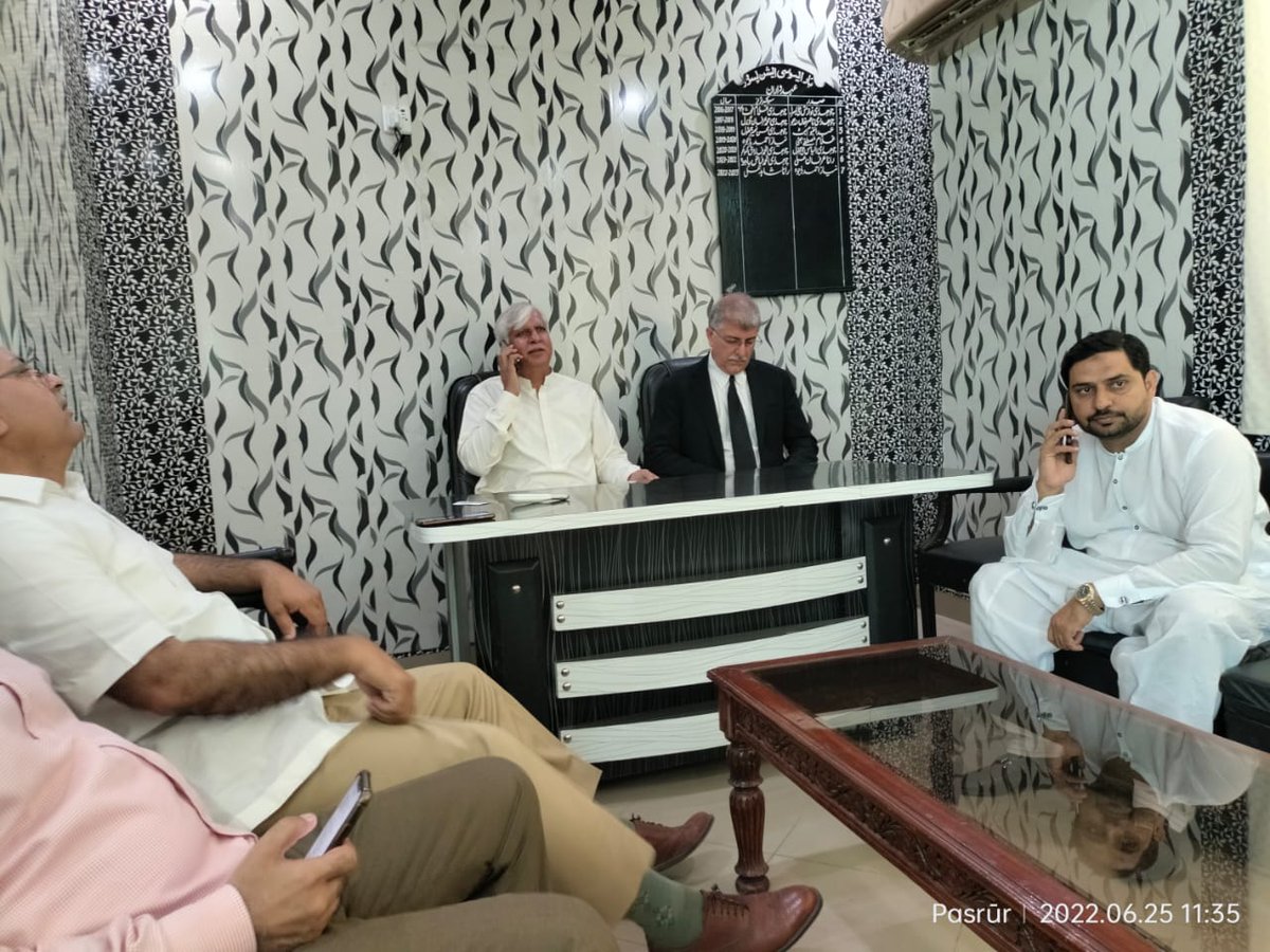 AbidSZuberiASC's tweet photo. A lovely meet-up with our dear friends & supporters from Pasrur, Punjab.
Pasrur Bar Association 25.06.2022
#AbidSZuberi #AbidZuberi #AbidShahidZuberi #SupremeCourt #PresidentSupremeCourtBar
#ElectionSCBA
#PresidentSCBA
#ASC #Lawyer #Punjab #Pakistan
#ElectionSCBA https://t.co/cD4bxJS0Db