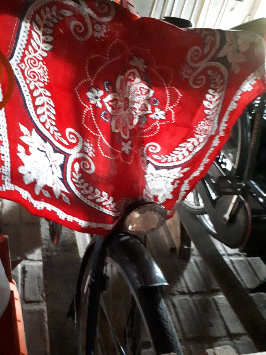 CorvandenBerg50's tweet photo. Het #jennen van #boeren door #regering en @2eKamertweets is mij in de Jennewiek geschoten. Voor mij blijft voorlopig #boerenzakdoekvlag #protest https://t.co/cX7lco1fdM