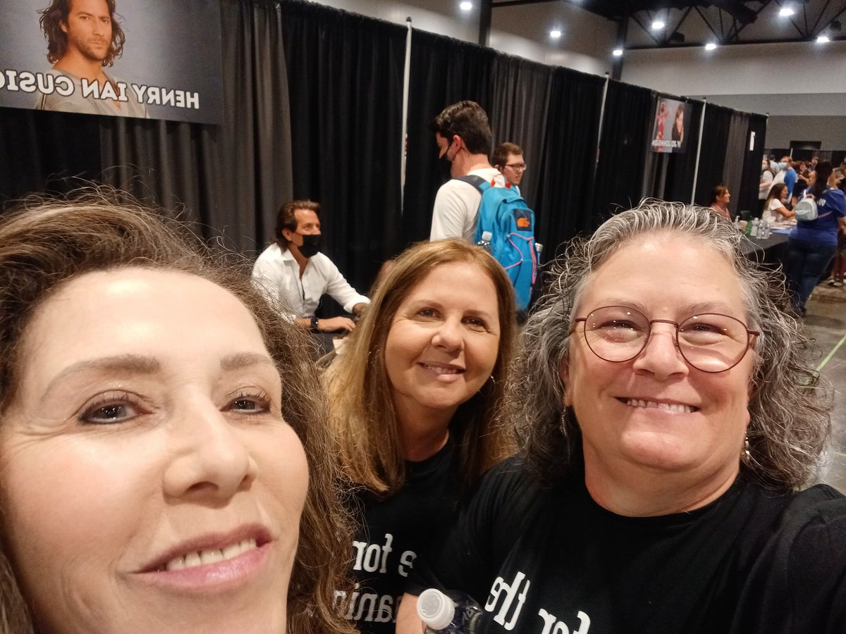cusickgallery's tweet photo. First looks at HIC at MS Con with CG girls...let the shenanigans begin! @MSComicCon #mscon #mississippicon #henryiancusick https://t.co/Dx7CrMolS9