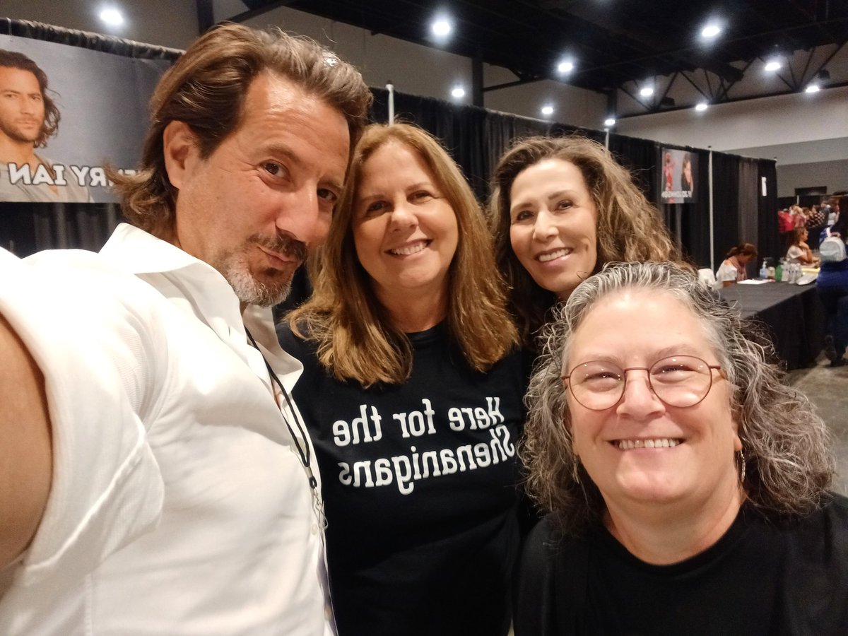 cusickgallery's tweet photo. First looks at HIC at MS Con with CG girls...let the shenanigans begin! @MSComicCon #mscon #mississippicon #henryiancusick https://t.co/Dx7CrMolS9