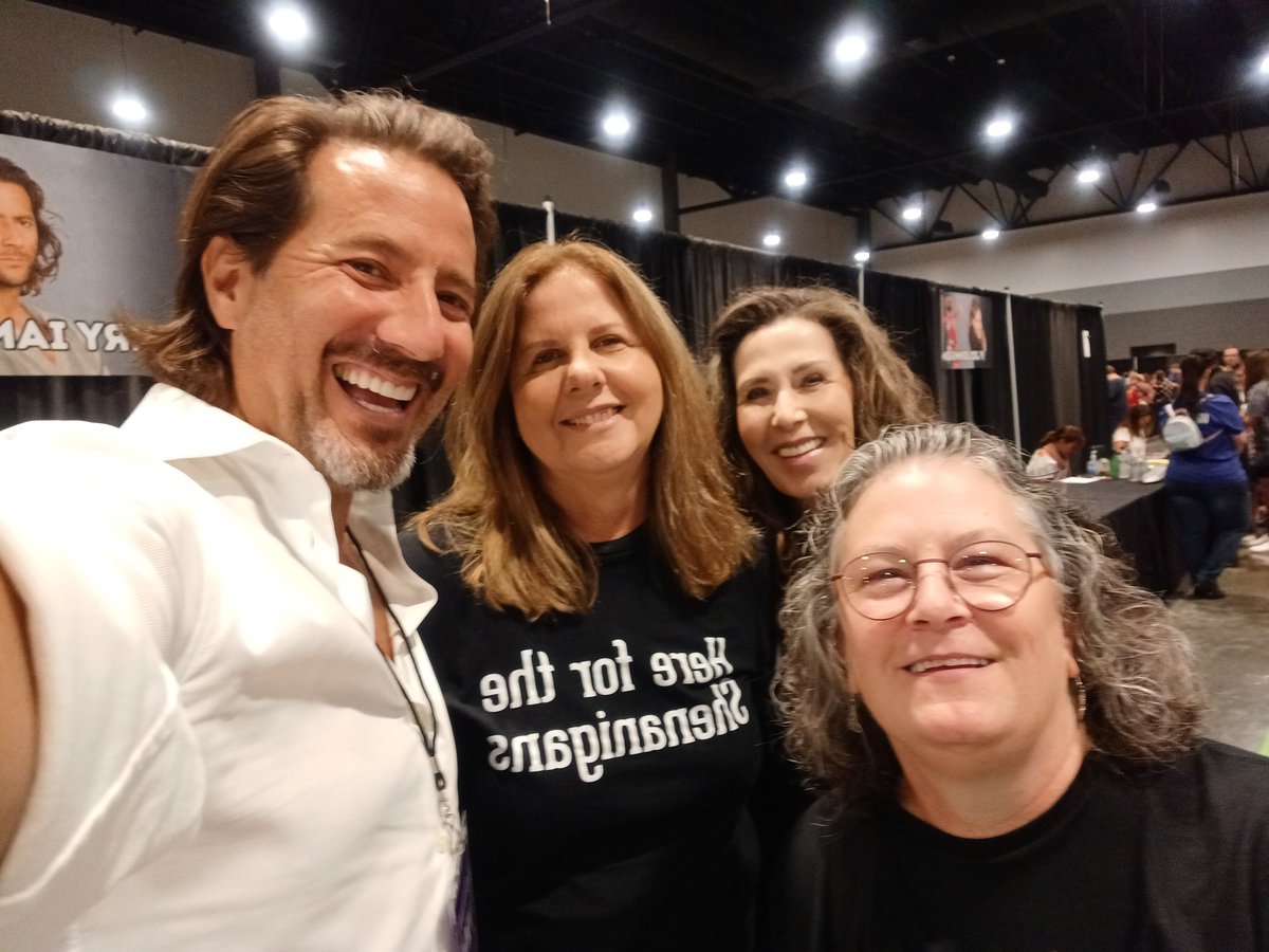 cusickgallery's tweet photo. First looks at HIC at MS Con with CG girls...let the shenanigans begin! @MSComicCon #mscon #mississippicon #henryiancusick https://t.co/Dx7CrMolS9