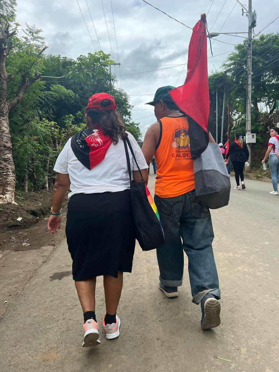 #Nicaragua La revolución se manifiesta de muchas formas pero está es la mejor el Amor. Agarrados de la mano van mas allá. #4319FuerzaDeVictorias 
#UnidosEnVictorias <a href="/NicaSoberana/">Tania la nica soberana</a> <a href="/samcarrion18/">𝐒𝐚𝐦𝐚𝐧𝐭𝐡𝐚 𝐂𝐚𝐫𝐫𝐢ó𝐧❤️🖤 🇳🇮</a>