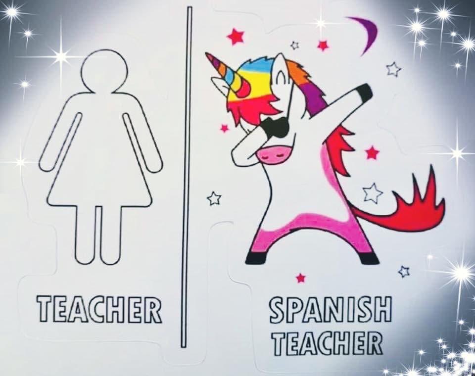 lisibo's tweet photo. I think after the sessions I’ve attended and the people to whom I’ve spoken today, this is very appropriate! I definitely admit to rainbow unicorn-ness 🌈 🦄 #misuperpoder #talleresdeespañol2022 #spanishteachers @CristaHazell @senorcordero @CARMENAB65 @consejeriauk Jane, Eva https://t.co/rMfJ7ykeEW