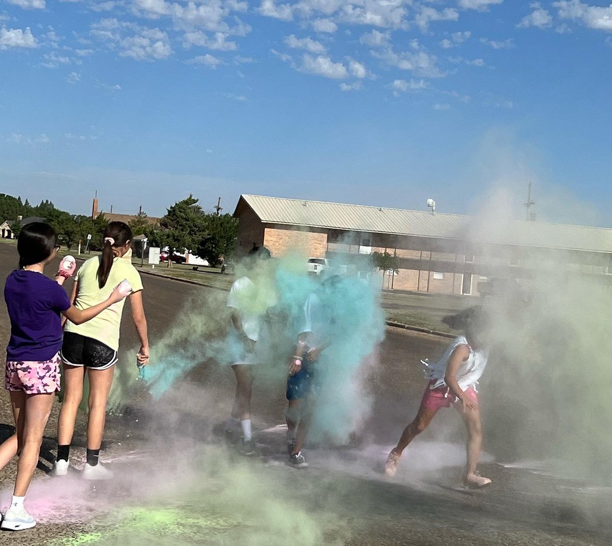 Thank you to the parents, Carla Olmos and Erica Gonzalez for hosting our DXC Color Run! Thank you to all who came out to support! We appreciate you all so much!Congratulations to our 1st place winners:
Boys Division: Jordan Garcia
Girls Division: Carla Olmos
#wearedimmittxc