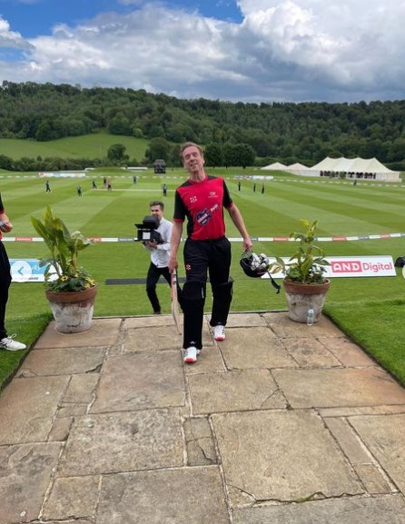 GingersnapDamo's tweet photo. Damian Lewis played in the #RockForRuth charity cricket match, and his team won! View photos of the event here: https://t.co/8jn2tOxmeE #DamianLewis #EdSheeran #RockForRuth #RuthStraussFoundation #TeamStrauss https://t.co/CdoMgYpAvV