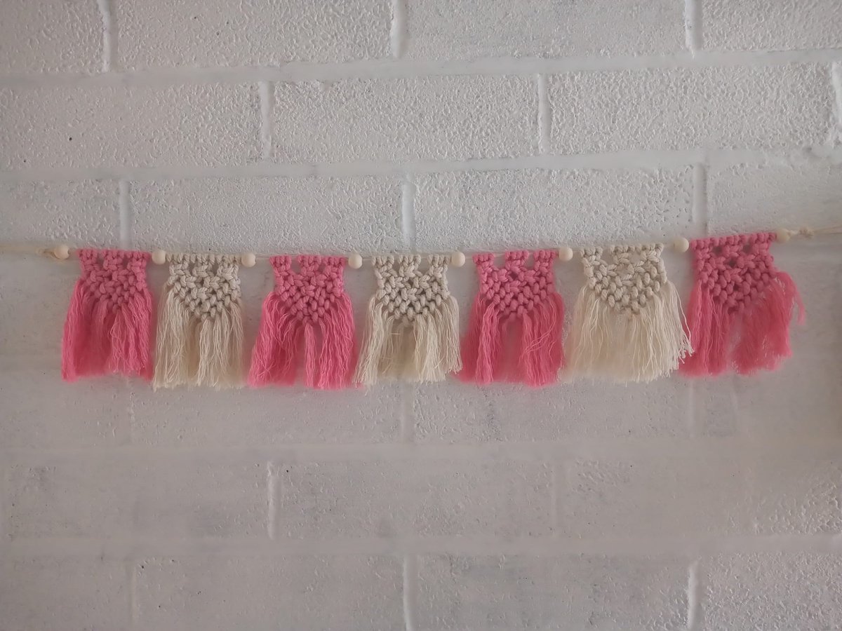 KnotsLoveliness's tweet photo. See this Instagram photo by @knotsofloveliness https://t.co/NbWD1t0ezZ 

Pink and White Mini Bunting

£20 inc postage

#babygirl #nurserydecor
#macrame #bunting
#mytinybusiness https://t.co/h9YHyotUuZ
