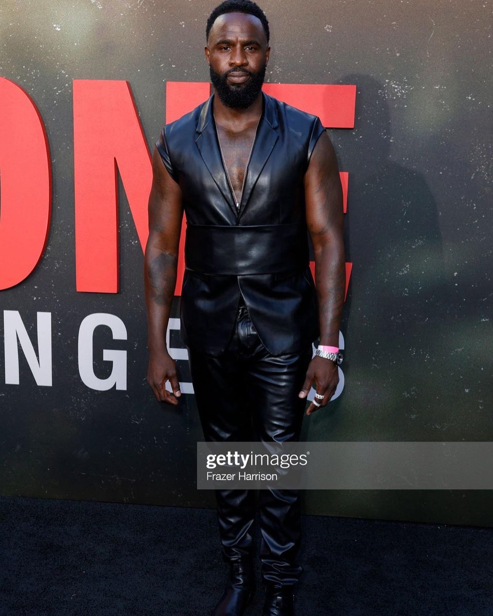 dressedmagazine's tweet photo. EMMY AWARD WINNING ACTOR Terrence Terrell in custom #ALLSTYLE7 and #YSL @IAMTERRENCET …
#strong #mensfashion #leather #redcarpet #sexy #sexyblackmen #hollywood #actor #styledbyallstyle7 https://t.co/v0xpkN0LD8