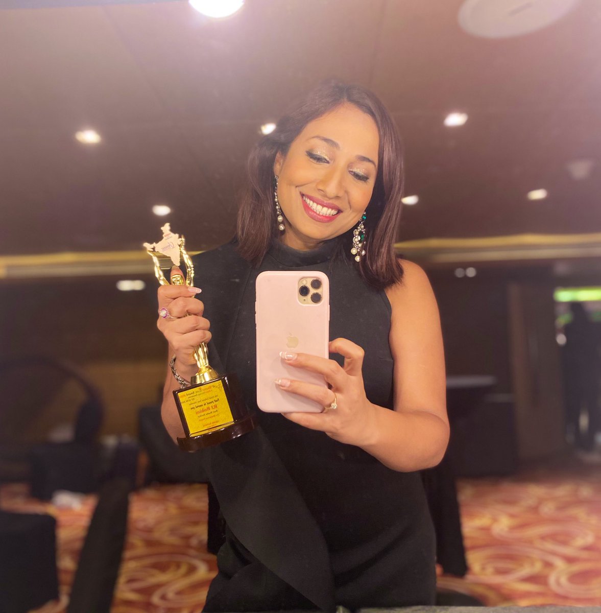 rotalks's tweet photo. So great to win an award for my work in radio! Thank you @RadioNashaIndia and every station I have been part of ❤️ #BharatIconAward Spl thanks to @Archanaapania for nominating me 🙏🏾💕 https://t.co/FQL9j5Qnx0