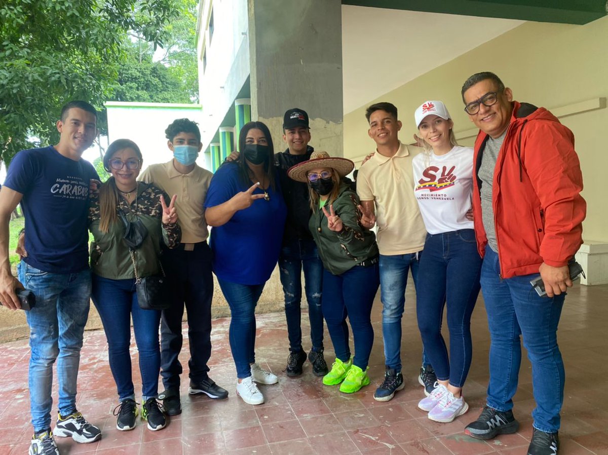 danigamboa02's tweet photo. Diputados de la AN activados en ka instalación de #BricomilesMiEscuelaBella @rafaellacava10 @NicolasMaduro @rodbexa @Jesusantanderl @GlamysG @d_guzmanl @diputadaBlancaR https://t.co/lcbvLX8MIM