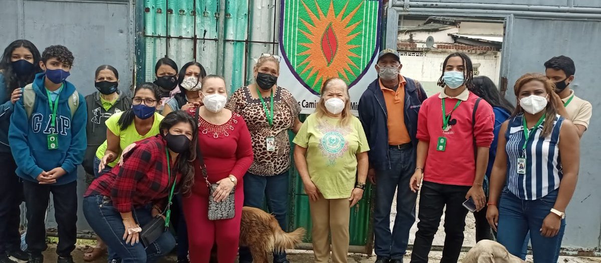 yohander2988's tweet photo. #25Jun UEN ESTEBAN GIL BORGES de MIRANDA activos #BricomilesMiEscuelaBella EXIGIMOS APOYO @NicolasMAduro, @_LaAvanzadora ya la comunidad que se acercó a darle cariño a nuestro plantel para poner #MiEscuelaBella. 
#Bricomiles
@HectoRodriguez 
@MPPEDUCACION
@rosabecerra3 https://t.co/RwvUhA1ZE6