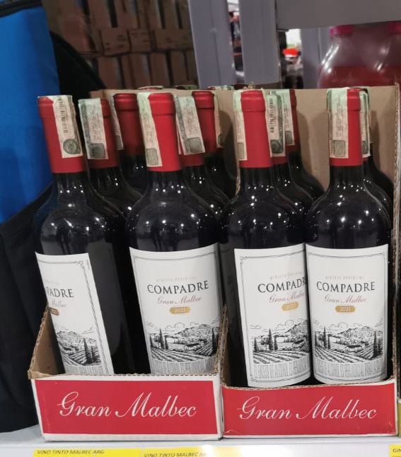 andresduke's tweet photo. Bueno les doy pistas de que quiero de Día del padre … un saca corchos eléctrico que me hace falta y esta delicia de vinito… lo mejor es que todo está en #TiendasD1, vayan y me compran mi regalo, gracias jaja #PadresD1 https://t.co/Xd5tIemOxs