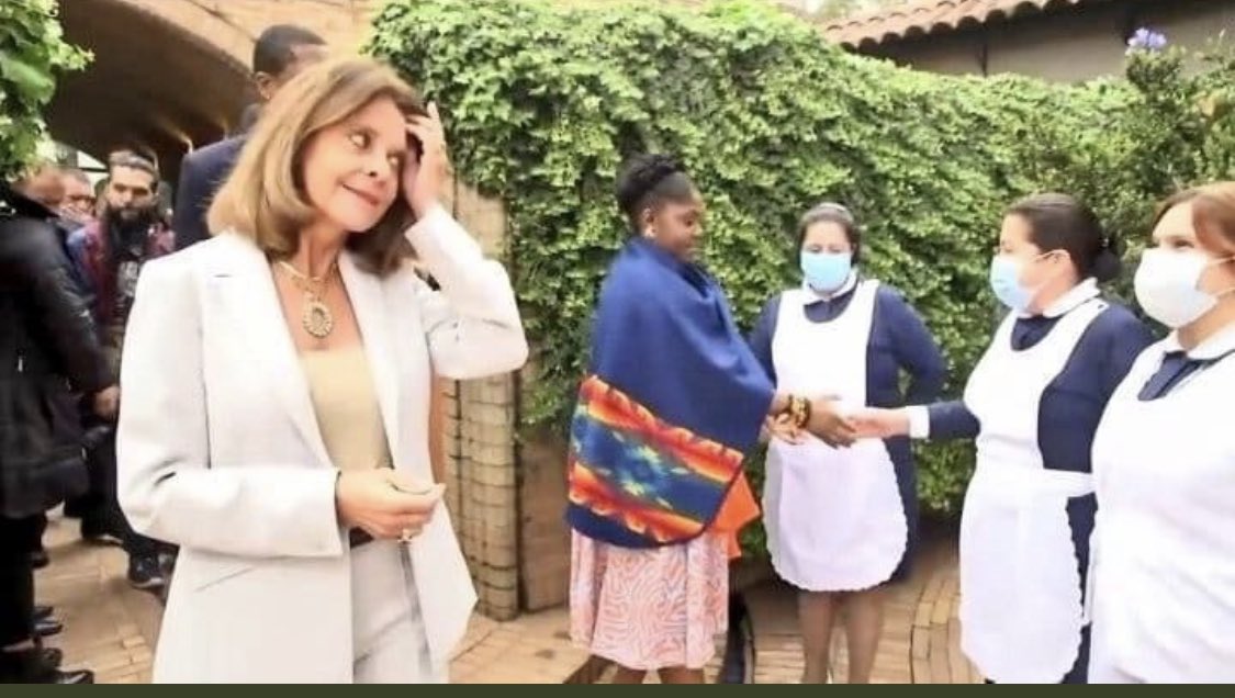 Margaritarosadf's tweet photo. Ojalá esta vergüenza que trata de disimular Marta Lucía no sea sólo de ella. Ojalá la sintamos muchos. Avergoncémonos de nuestra cultura y de nuestra historia. https://t.co/IzeJgr9H8y