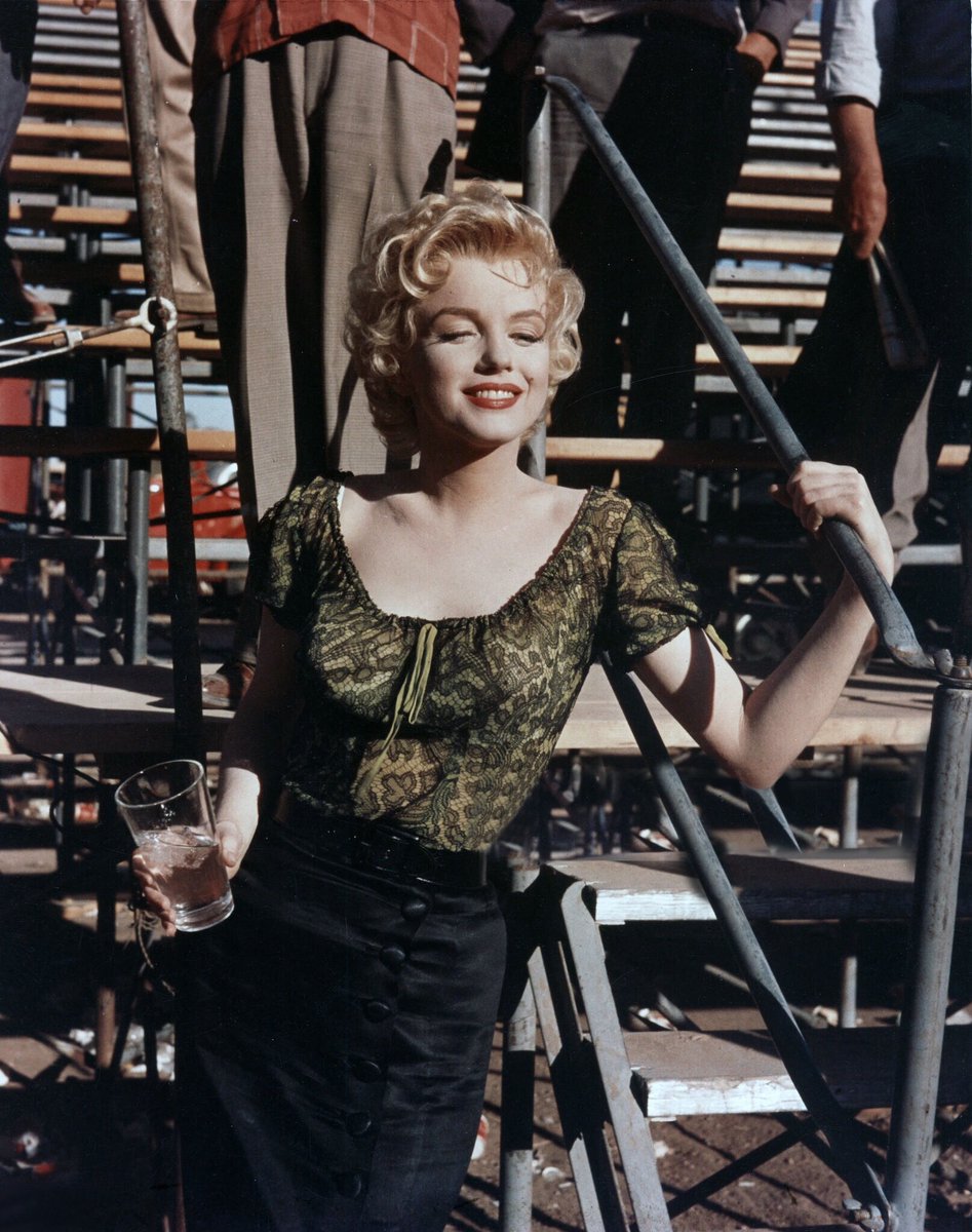 thatmarilyngirl's tweet photo. Marilyn Monroe on the set of Bus Stop (1956). Her co-star, Eileen Heckart said, “What a sad, lonely young lady. She was adored by millions, but never believed she was loved.” https://t.co/AhxCjKwXgO