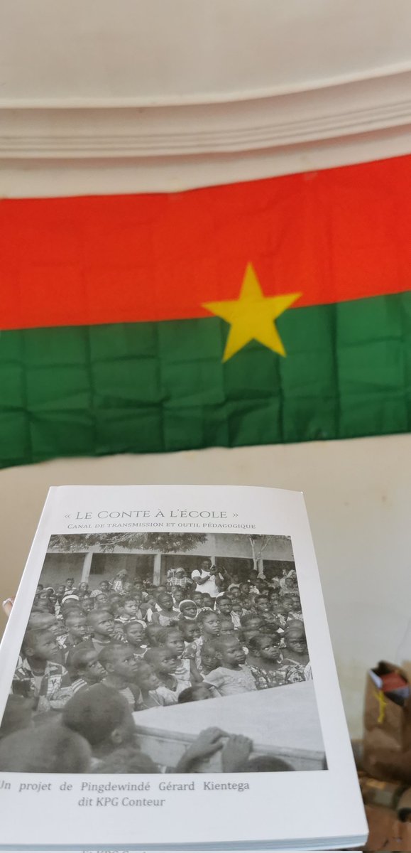 HuguFlavieNARE's tweet image. Auteur : Pinguédéwindé Gérard KIENTEGA @conteur_kpg
Titre : "Le conte à l'école" canal de transmission et outil pédagogique.

#SInstruire #SAmuser, #SInformer par la #lecture #TL226 #lwili