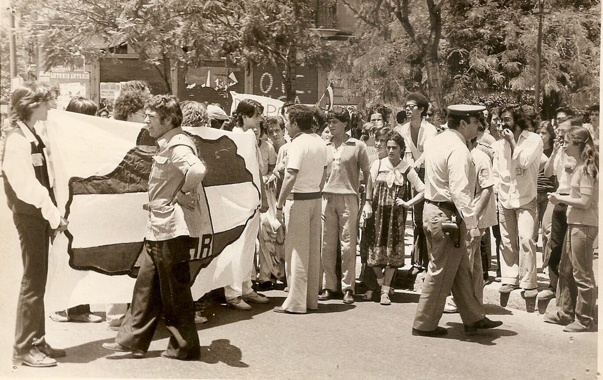CambrolleMar's tweet photo. Hoy hace 44 años de aquel 25 de junio del 1978, en que el Movimiento Homosexual de Acción Revolucionaria(MHAR) convocamos la primera manifestación por la libertad sexual en Andalucía🌈 
Hoy decimos lo mismo que aquel día, DE AQUÍ NO NOS VAMOS A MOVER SI NO ES PARA AVANZAR ✊🏾🏳️‍⚧️🏳️‍🌈 https://t.co/0fZED5vIIc