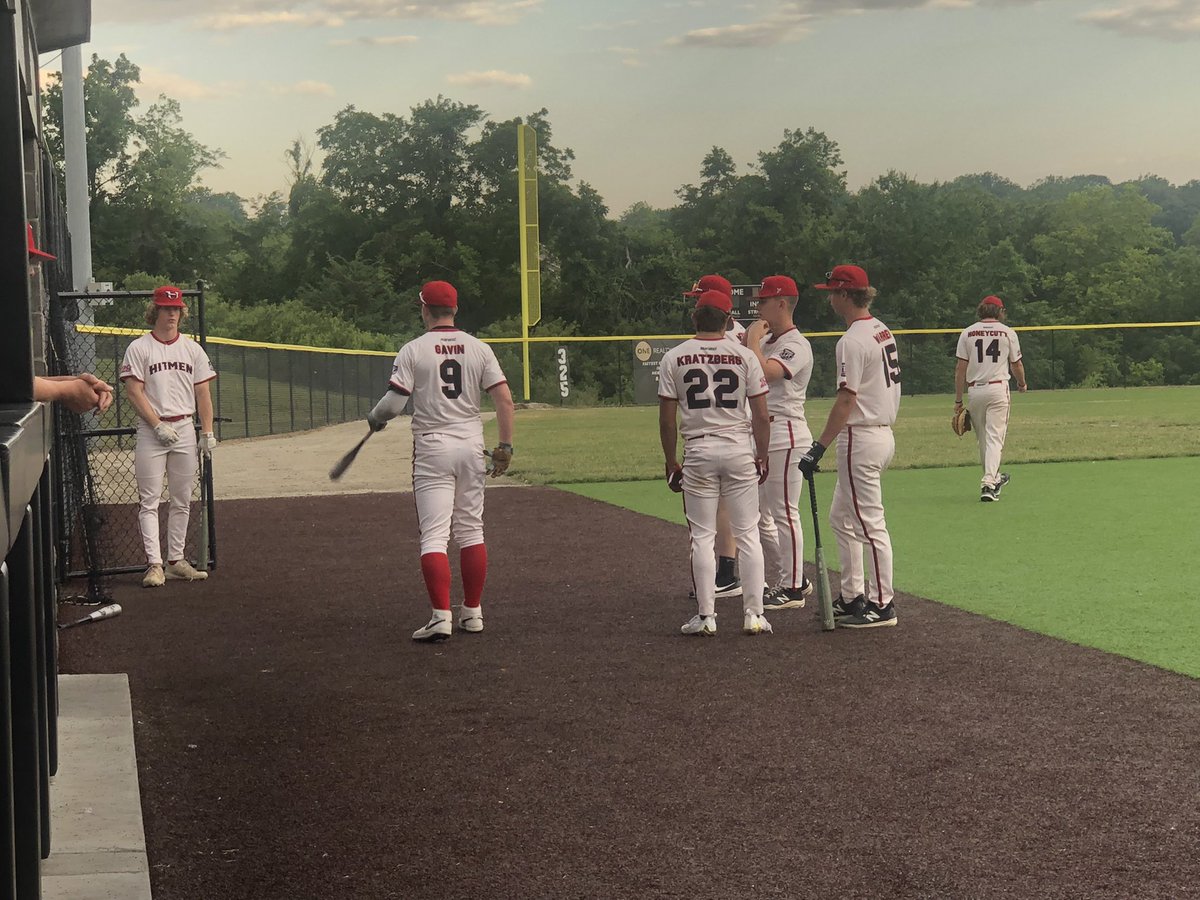 MW_Hitmen's tweet photo. #Hitmen 23’s wrap up pool play @CreeksideBase #Super17 w/ 4-0 mark. Bracket play tomorrow. Great defense by @hunter_1200 & @KratzbergCole helped lead the way. @winburn_lucas & @theseanlee05 got the job done on the mound. #Niners #BeRoutine @QCHitmenAcademy @PBRIllinois https://t.co/GbKYiKIhmo