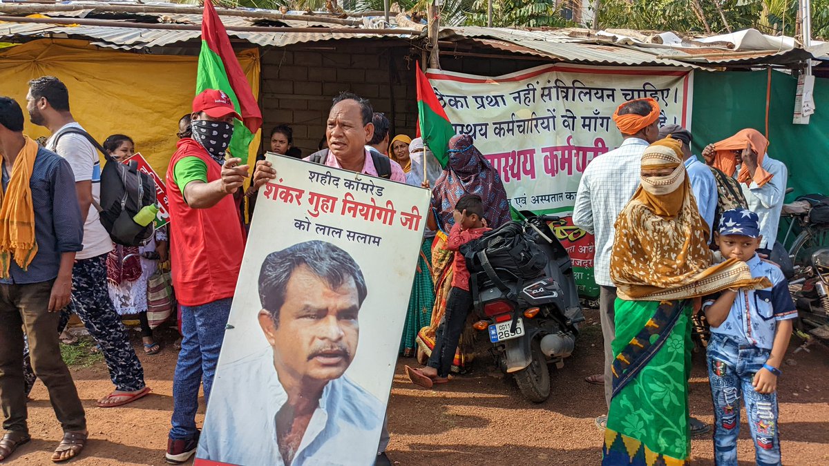 Rashi_ra_26's tweet photo. Workers of Chandulal Chandrakar Medical College Chhattisgarh have been protesting for the past nine months against illegal expulsion from work.There has been no response from government’s side.They are continuing their protests. Pictures of Yatra. @thewirehindi @Article14live https://t.co/Rd9gpbDbeC