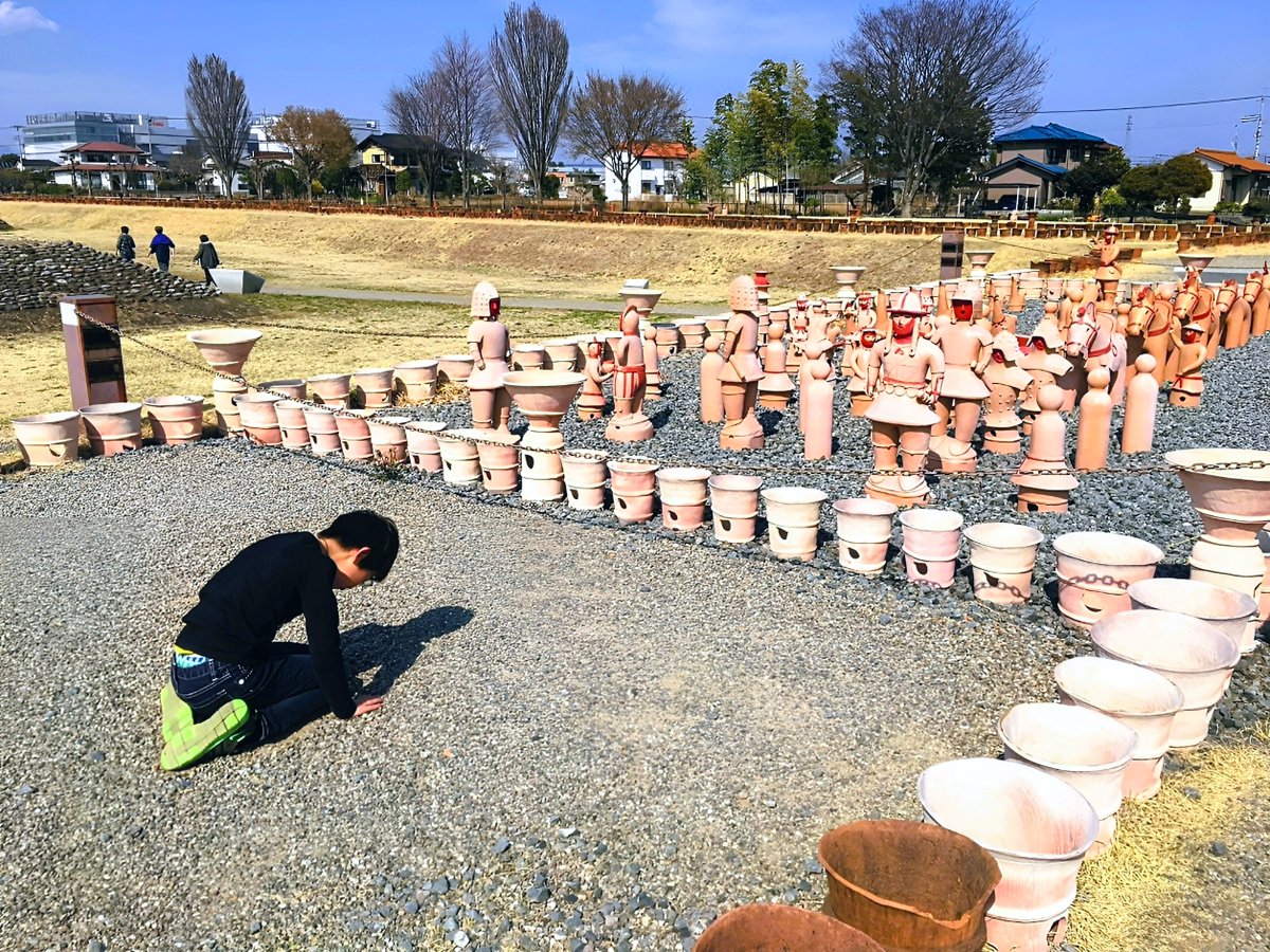 Trevorttg's tweet photo. @WWolfProd @AHC_Channel @ancient_view @LivingExtraord1 @santobartez @ziggydan1 @RobHeatherly1 @uchroniaUtopia #Tumulus #Chambertomb #barrow #mound #medievaltwitter #medievaldynasty #Japan #archeology

🇯🇵
#Japanese also have many #ancientsites #medieval #TOMB with #TerraCottaArmy
People still have a #Gr8 connection with them ... https://t.co/14LRf85G7H