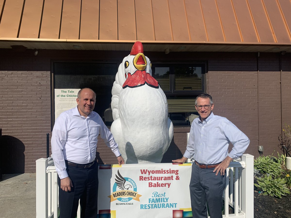 PhilaFreedomGuy's tweet photo. #WhereIsGUY greetings from #Wyomissing in the AM & #Reading in the PM. Breakfast @ WyomissingDiner (home to a giant chicken outside: Why? Why not!) Next; enjoyable & successful Amigo Gala for #CentroHispano. Only in America: the Hispanic gala was held at a GreekOrthodox hall.😊🇺🇸 https://t.co/ucq8zqvdJr