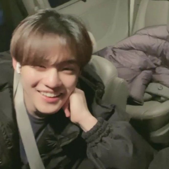 zhngchnIs's tweet photo. It’s my 4th year with Chenle!! I love you 🥺🫶 https://t.co/SWACs5Ze5I