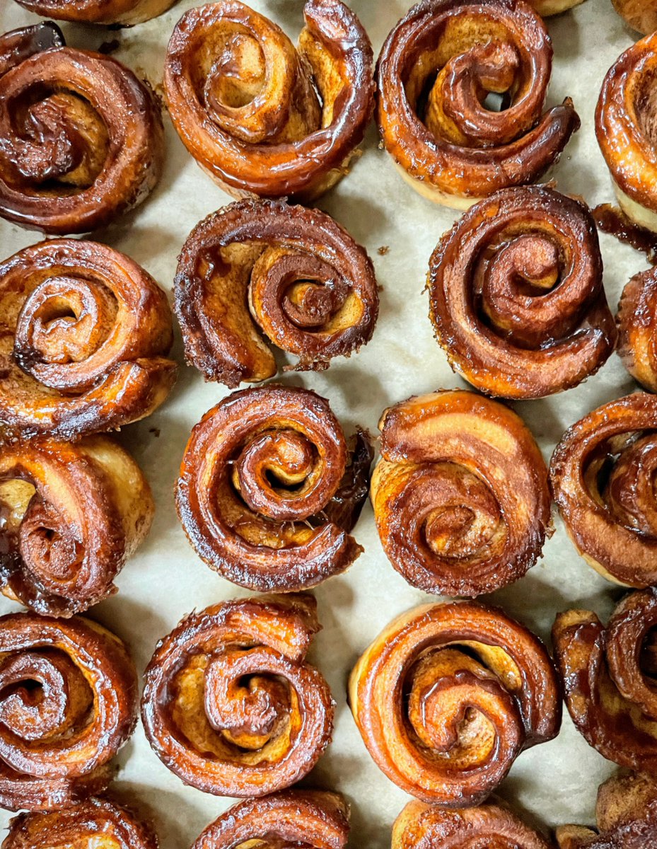aocla's tweet photo. sticky buns! ☀️🌈 #aoc #aocla #brunching #brunchtime 

https://t.co/YfVrgB1T5q https://t.co/kyjQJyonmV