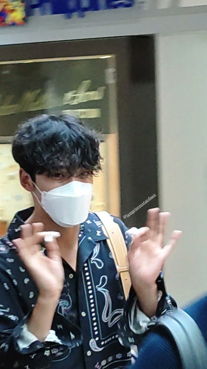 nengin_23's tweet photo. 2/2 WELCOME TO THE PHILIPPINES, ROWOON!!! 🇵🇭🤍🫶
#Rowoon #rowoonsf9 #RowoonLiveInManila #RowoonInManila #GlobeRowoon #GlobeKmmunity https://t.co/3vKhlUQc1q