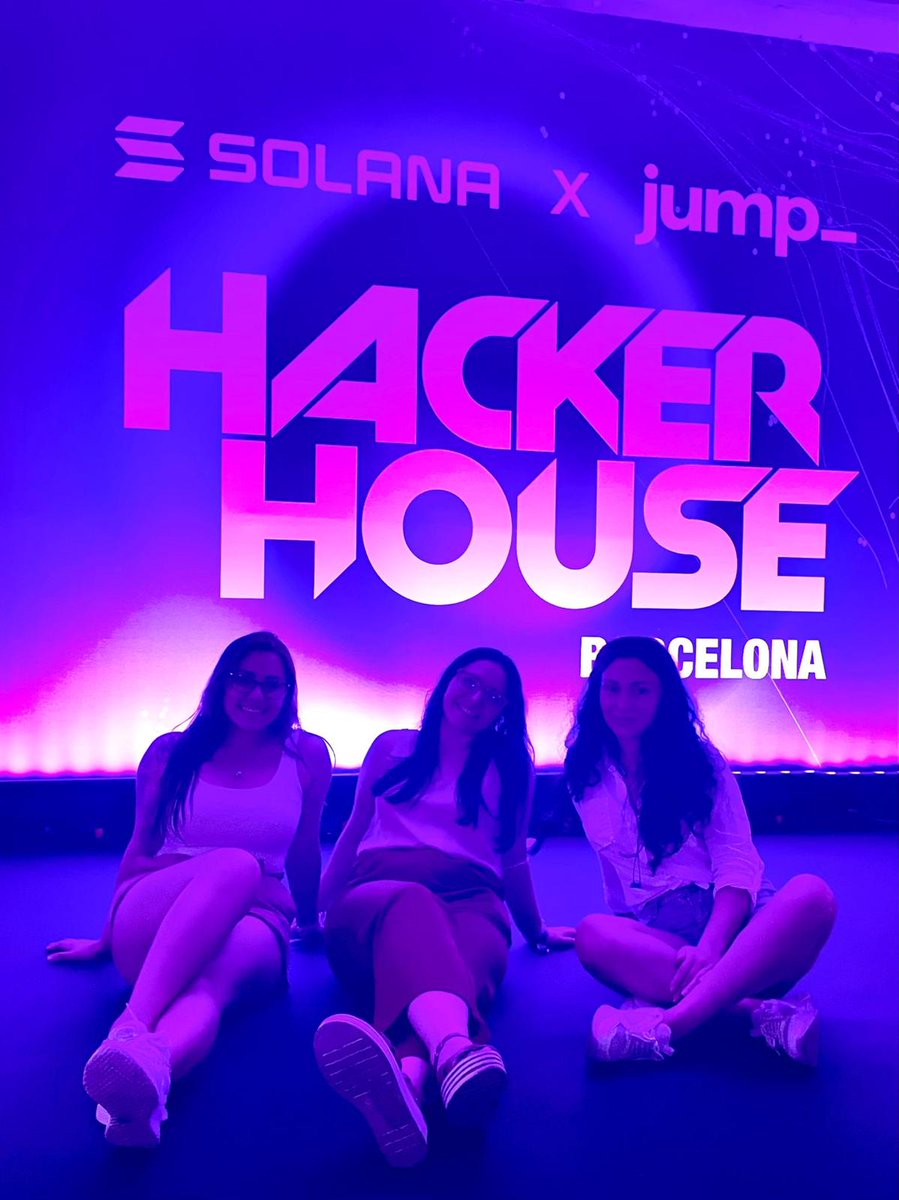 Yesterday with <a href="/Teodavita/">Teo Davitashvili</a> at #HackerHouseBarcelona 🪩💃 It's not every day you meet such an amazing and interesting woman