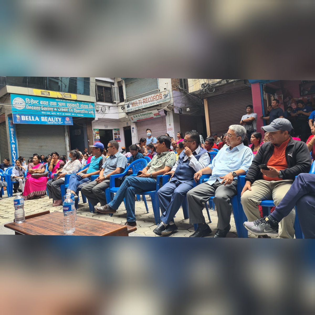 bikashnabin1's tweet photo. आजको फोहर ब्यवस्थापन तालिम दुगबहिल, न्युरोड
#wastemanagement #solidwastemanagement #SWM #segregationatsource #kitchenwaste #circulareconomy #compostingatsource #resourcerecovery https://t.co/KXj9IV85zT