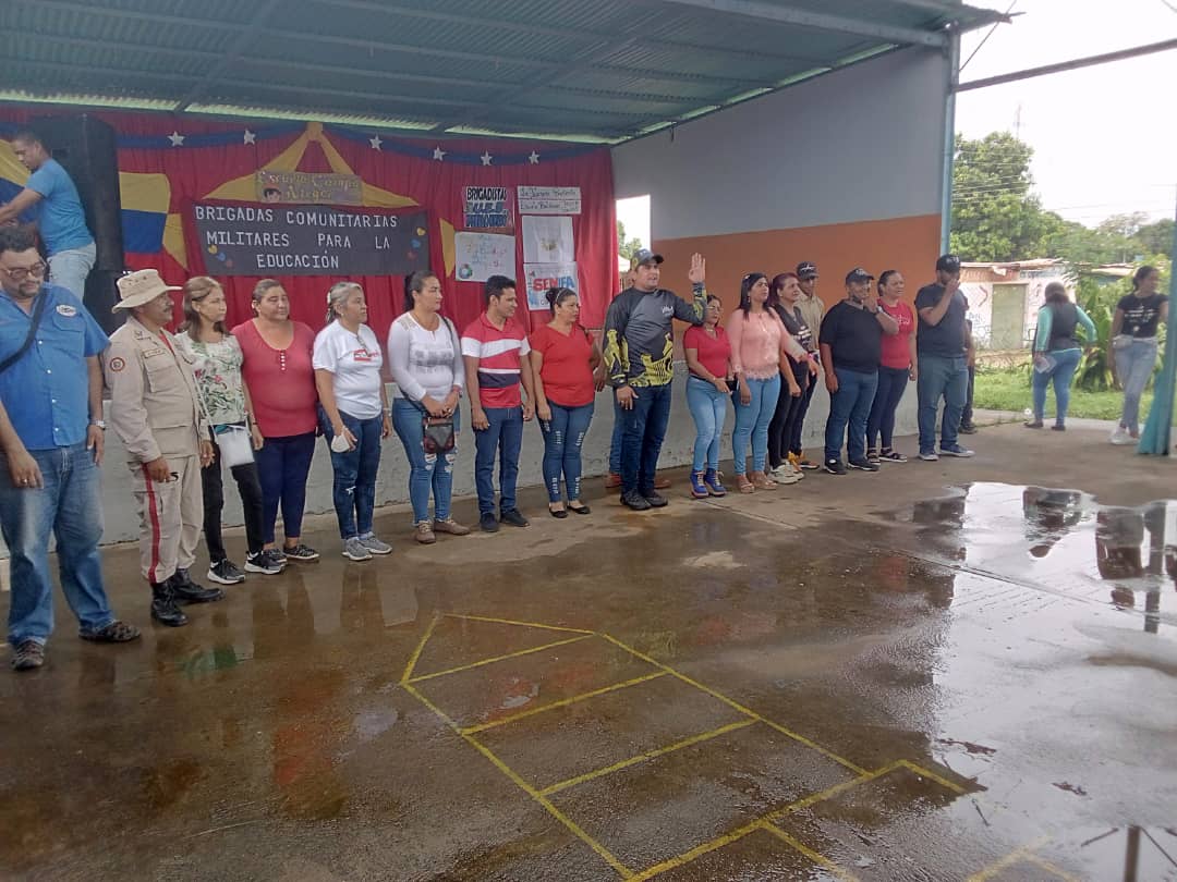 Marghie_S's tweet photo. #25Jun desde la E.E. Campo Alegre Mcpio Mellado, se activó la #BricomilesMiEscuelaBella por instrucciones del presidente @NicolasMaduro @_LaAvanzadora en compañía del comisionado Diputado Marcos Calles @MPPEDUCACION @josemvasquez #MiEscuelaBella para nuestros niños de la patria. https://t.co/5o7GrOMTmD