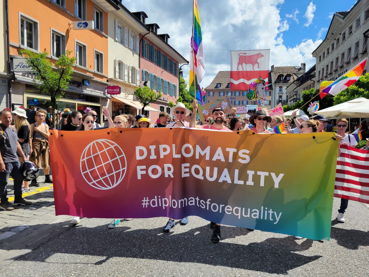 AmbWittmannCAN's tweet photo. Very happy to be at #BullePride with #DiplomatsForEquality.
Les droits #LGBTIQ2 sont des #DroitsDeLaPersonne.
#Pride #Canada4Rights #CanadaPourLesDroits https://t.co/LHAe1FslL2