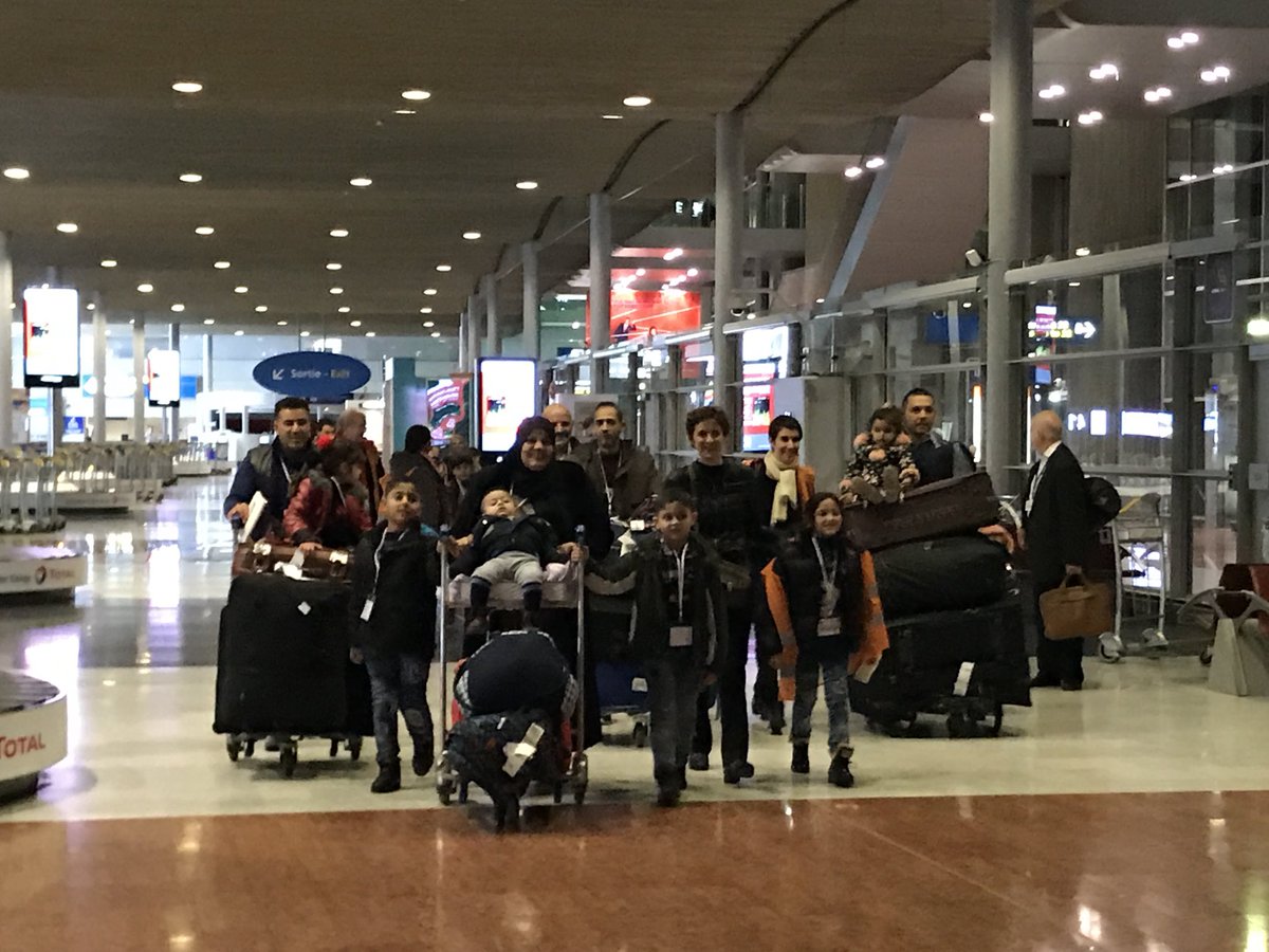 FPFCom's tweet photo. Aujourd’hui surla ⁦@FeProtest⁩ et la FPF célèbrent la joie des retrouvailles pour et avec ces incroyables personnes venues d’Irak et de Syrie depuis 2017 via les couloirs humanitaires ; faire la fête à Paris, incroyables parcours ! ⁦@clavairoly⁩ ⁦@ReformeHebdo⁩ https://t.co/sPakbYKA7i