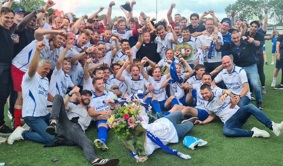 JarneVanSchaik's tweet photo. ⚽️ Wat een geweldige presentatie @SDV_Barneveld, van harte gefeliciteerd met deze promotie!
.
.
.
#Voetbal #Sport #Hoofdklasse #Sportief #Topsport #SDVB https://t.co/TcUuEueKtC