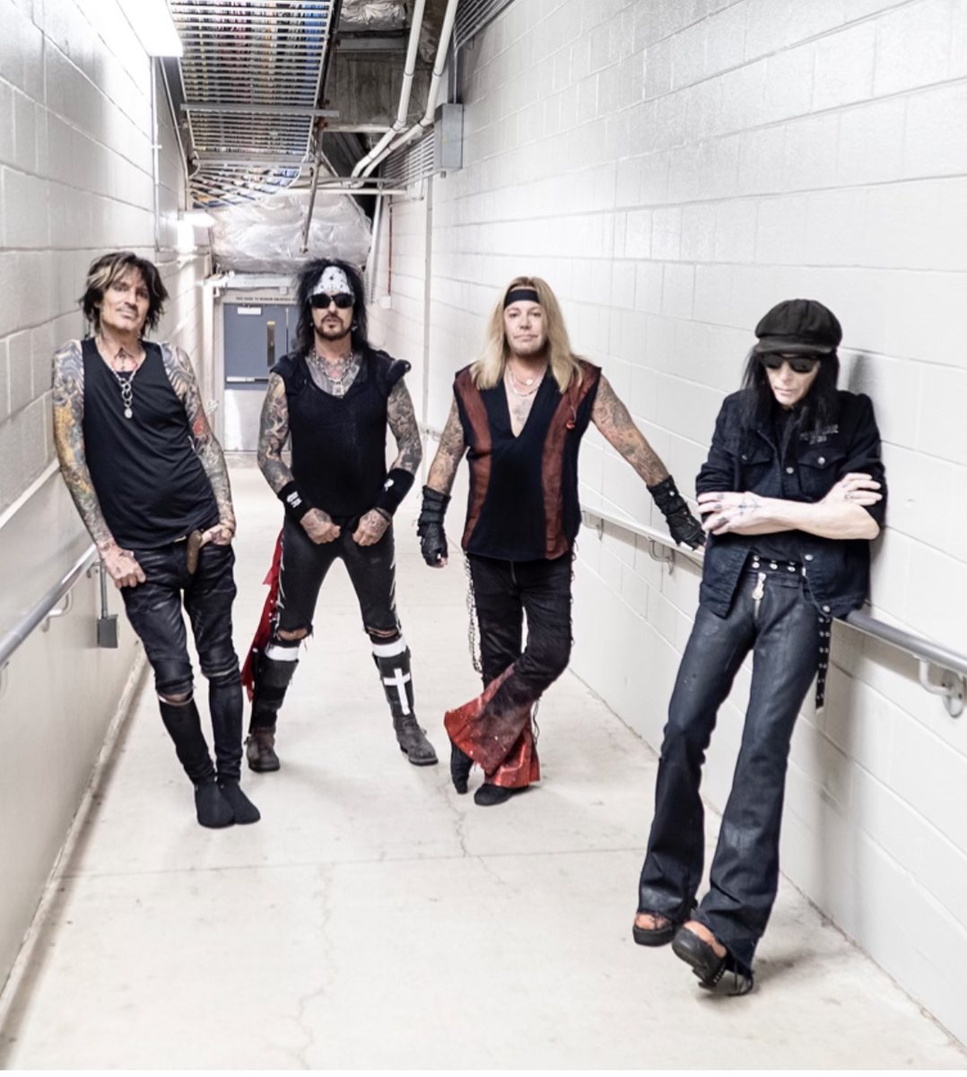 Vince Neil tweet media